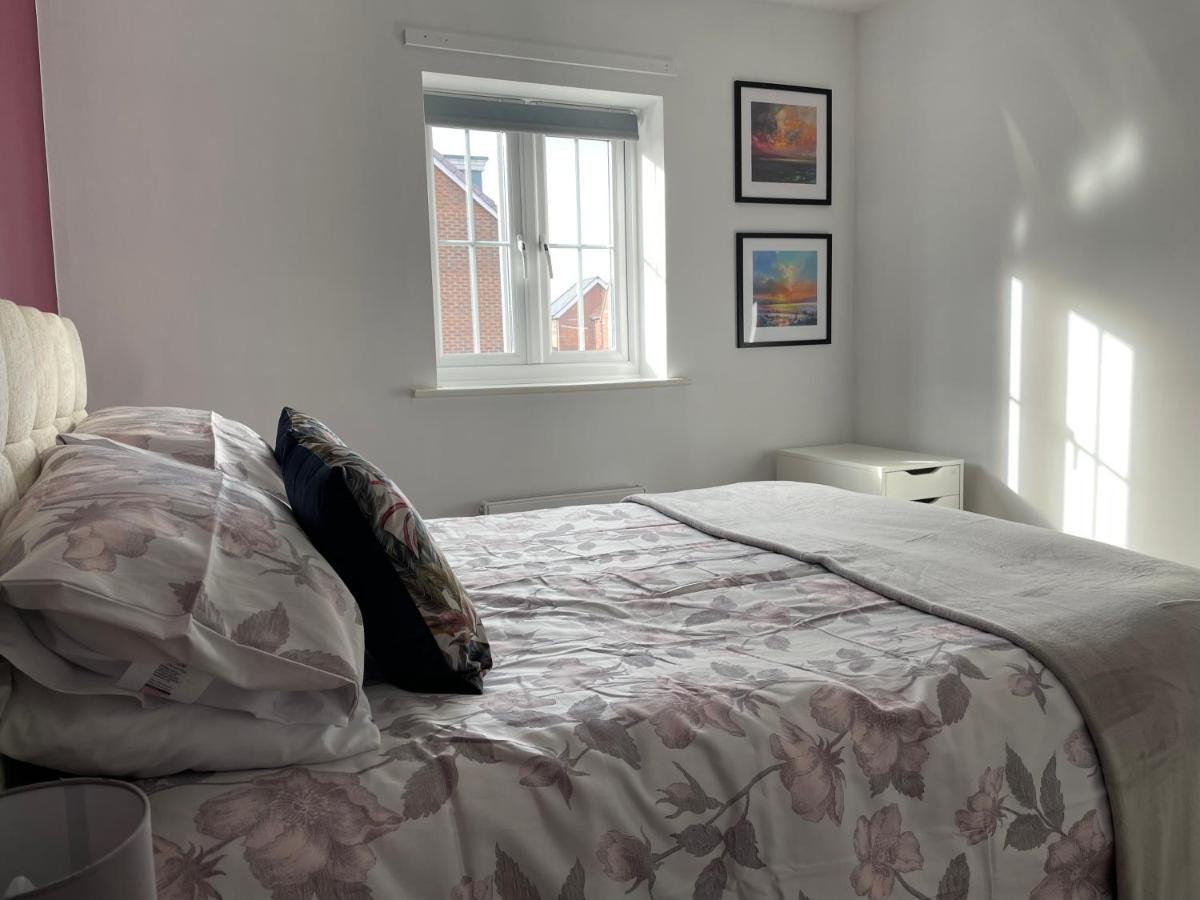 Stunning Large Detached Gloucester, 4 Beds, 3 Bedroom, 2 Bathroom Property, Nr Chelt, The Docks And Quays Sleeps 6 Экстерьер фото